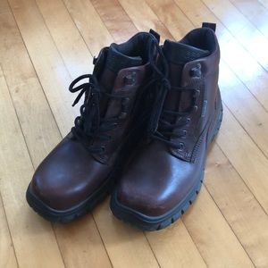 ECCO Men’s size 40M hiking or rugged boots.